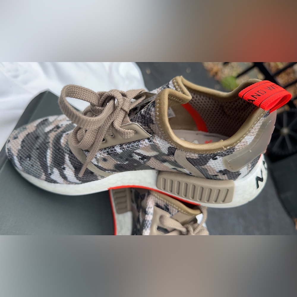 ADIDAS NMD CAMO STYLE! SIZE 4Y. PERFECT FOR FALL, BEAUTIFUL NEUTRAL COLORS 🖤
